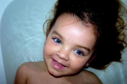 mała syrenka<a href="profile.php?lookup=381"> - anitaulka</a><br/>
		         Komentarzy: 1
 Obejrzano:  29008 Ocena: <img src="images/star.gif" alt="*" style="vertical-align:middle"/><img src="images/star.gif" alt="*" style="vertical-align:middle"/><img src="images/star.gif" alt="*" style="vertical-align:middle"/><img src="images/star.gif" alt="*" style="vertical-align:middle"/><img src="images/star.gif" alt="*" style="vertical-align:middle"/>
